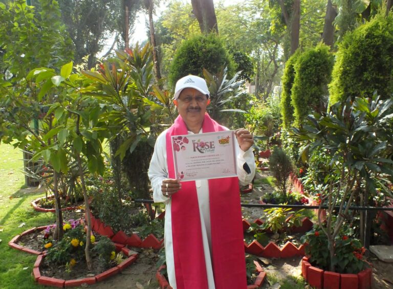 रोज़ फेस्ट में नेबरहुड पार्क की मुफ्त देखभाल के लिए विनोद शाही को मेयर द्वारा सम्मानित