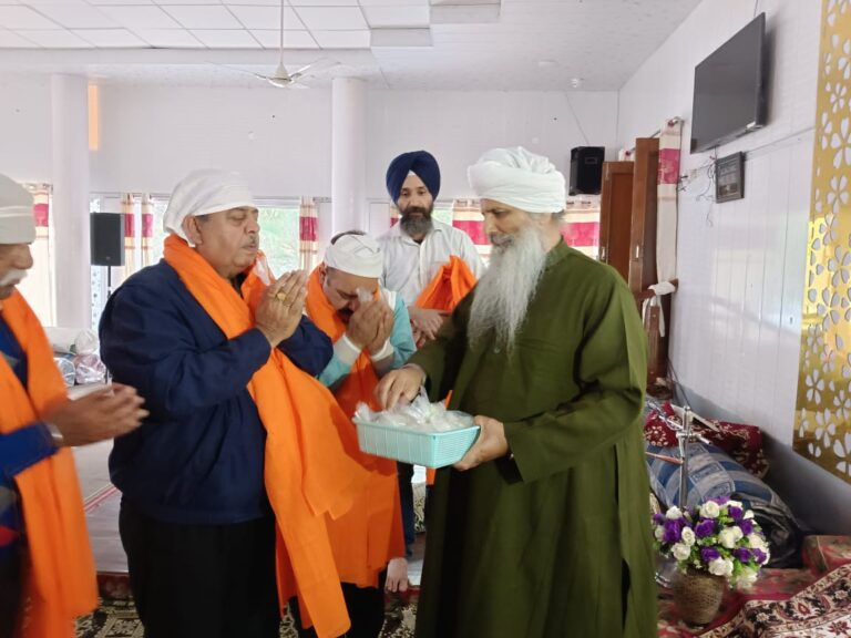 अनिल वोहरा ने गुरुद्वारा नानकसर में बाबा गुरदेव सिंह  से लिया आशीर्वाद