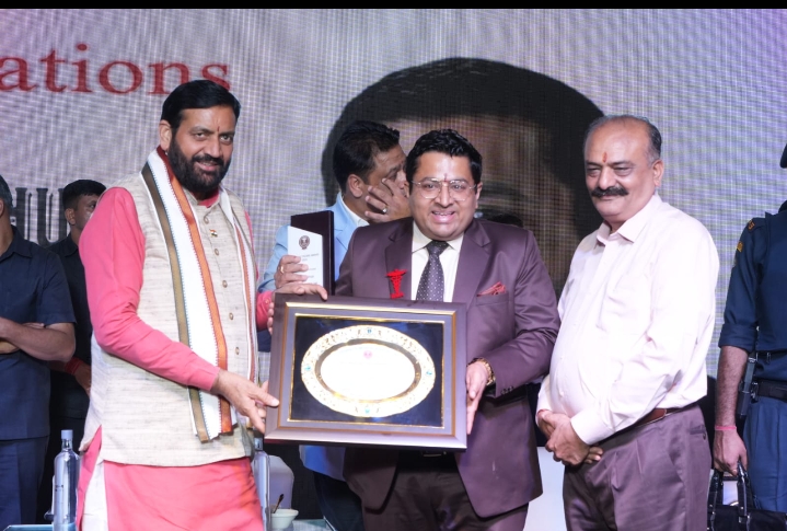 डॉ. विवेक आहूजा ‘श्रेष्ठ आयुर्वेदिक चिकित्सक’ सम्मान से सम्मानित-आयुर्वेद केवल रोग का उपचार नहीं, अपितु स्वस्थ जीवन जीने की कला है- वैद्य डॉ. विवेक आहूजा