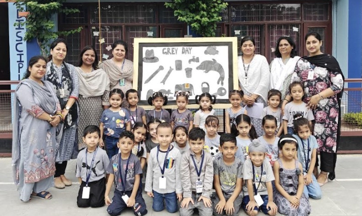 डी.सी. मॉडल सीनियर सेकेंडरी स्कूल में ग्रे डे का उल्लासपूर्ण और रचनात्मक आयोजन किया
