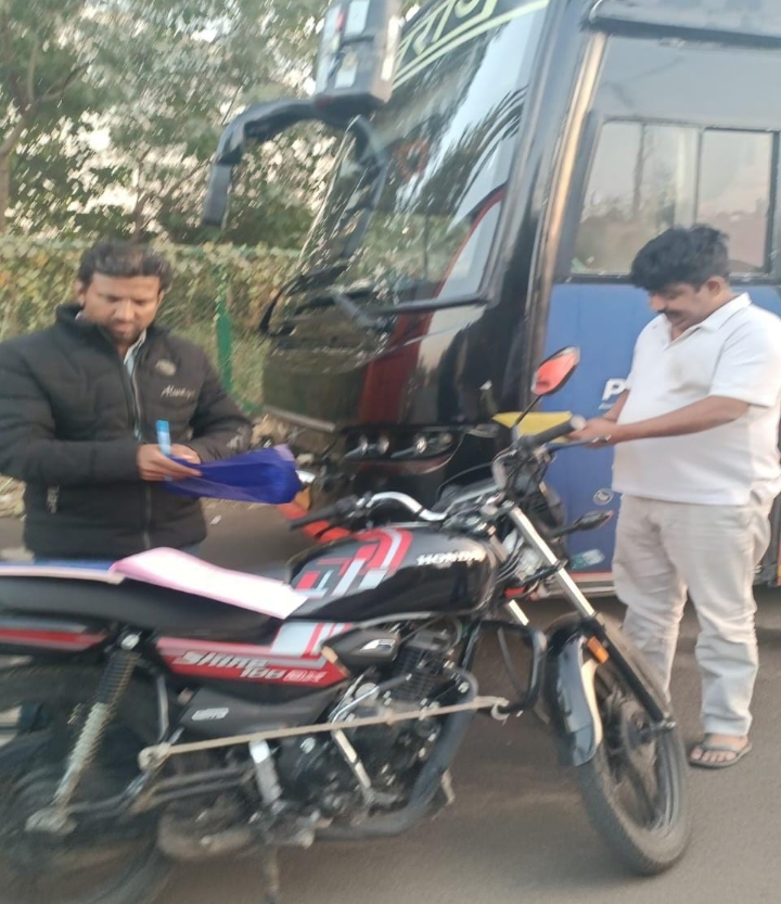 MC चंडीगढ़ ने सेक्टर 53 में MSW नियमों के उल्लंघन के लिए 7 बस ऑपरेटरों का चालान किये गए