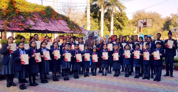 डी.सी. मॉडल सीनियर सेकेंडरी स्कूल ने 26वीं सृजनोदय प्रतियोगिता में छात्रों ने रनिंग ट्रॉफी पर जमाया कब्ज़ा
