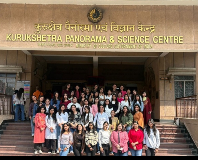 एमसीएम की छात्राओं ने किया विज्ञान केंद्रों में शैक्षिक भ्रमण