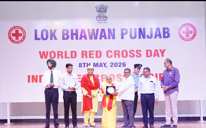 विश्व रेडक्रॉस दिवस पर राज्यपाल जी द्वारा विश्वास फाउंडेशन को किया गया सम्मानित