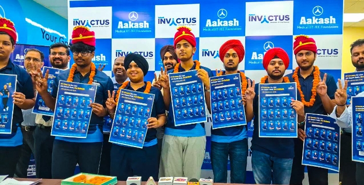 आकाश एजुकेशन, चंडीगढ़ ने जेईई एडवांस्ड 2026 के टॉपर छात्रों को सम्मानित किया